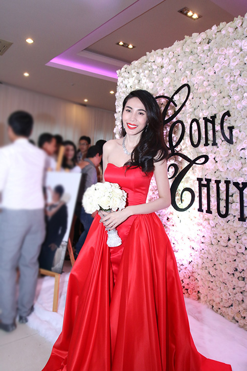 Những bộ váy cưới lộng lẫy nhất showbiz Việt năm 2014 9