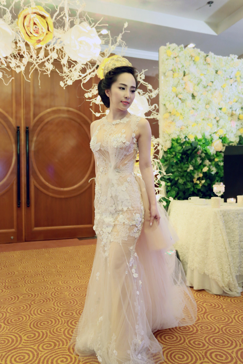 Những bộ váy cưới lộng lẫy nhất showbiz Việt năm 2014 19