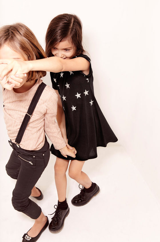 Chọn đồ sành điệu cho bé với lookbook cuối năm của Zara, H&M... 33 Chọn đồ sành điệu cho bé với lookbook cuối năm của Zara, H&M... 33