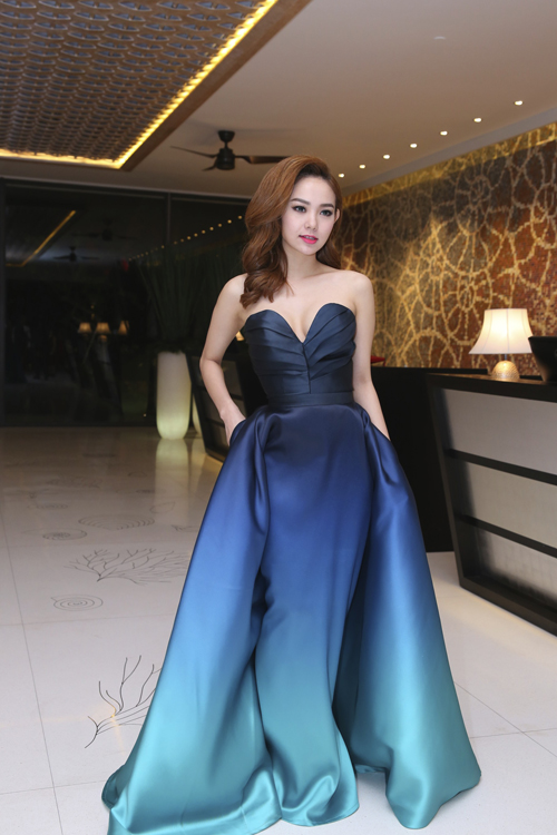 Ngắm kiều nữ Việt lộng lẫy trong những bộ váy áo đẹp nhất tháng 12 8