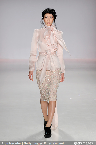 Tuyết Lan làm vedette trong show của Lý Quí Khánh tại New York Fashion Week 2015 15