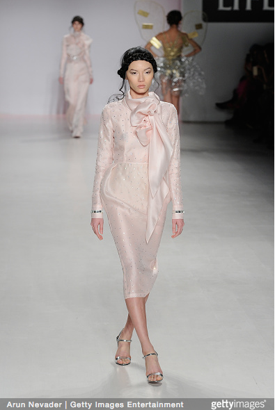 Tuyết Lan làm vedette trong show của Lý Quí Khánh tại New York Fashion Week 2015 21