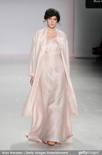 Tuyết Lan làm vedette trong show của Lý Quí Khánh tại New York Fashion Week 2015 23