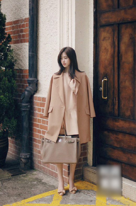 Họa tiết v&agrave; m&agrave;u sắc m&ugrave;a xu&acirc;n ngập tr&agrave;n street style ch&acirc;u &Aacute; 9