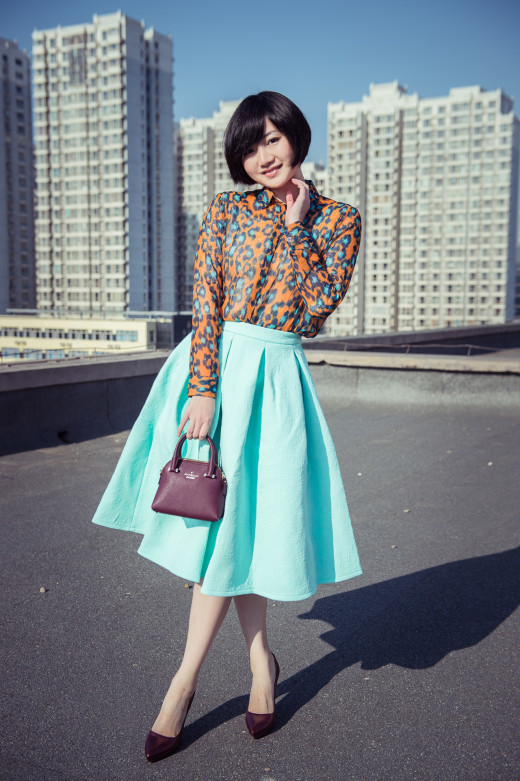 Họa tiết v&agrave; m&agrave;u sắc m&ugrave;a xu&acirc;n ngập tr&agrave;n street style ch&acirc;u &Aacute; 10