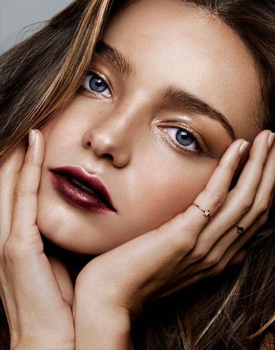 4 màu son làm nên vẻ đẹp mê đắm của Miranda Kerr 3 4 màu son làm nên vẻ đẹp mê đắm của Miranda Kerr 3
