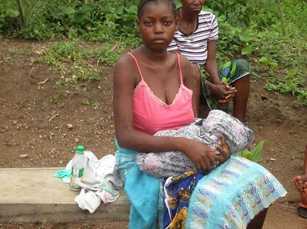 Cha mẹ chết vì Ebola, những đứa trẻ bị người thân ruồng bỏ vì sợ lây nhiễm 6