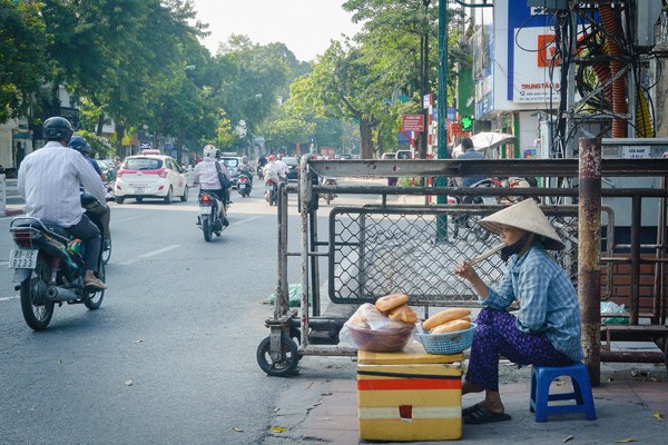 Chùm ảnh: Khi những chiếc ghế nhựa kể câu chuyện về cuộc sống 21