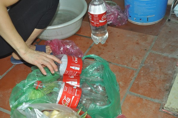 Cuộc sống hàng nghìn hộ dân Hà Nội đảo lộn vì mất nước sạch 5