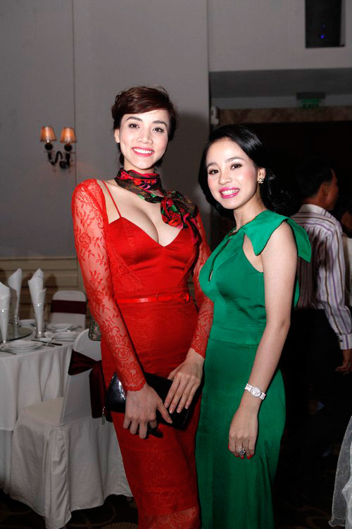 Trang Nhung khéo léo khoe ngực đầy 7 Trang Nhung khéo léo khoe ngực đầy 7