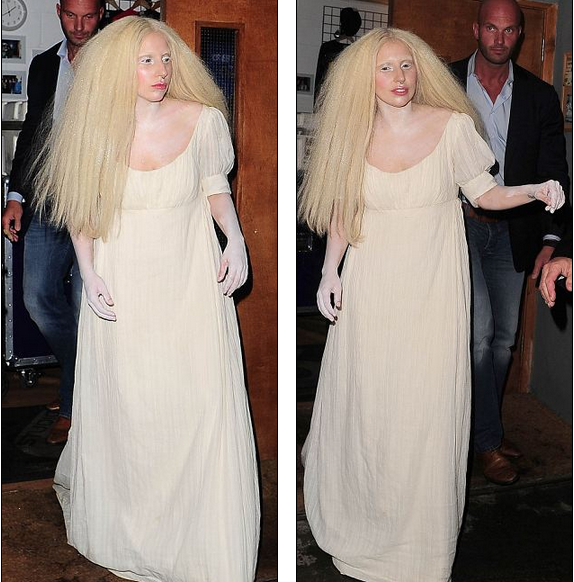 Lady Gaga khỏa thân... 
