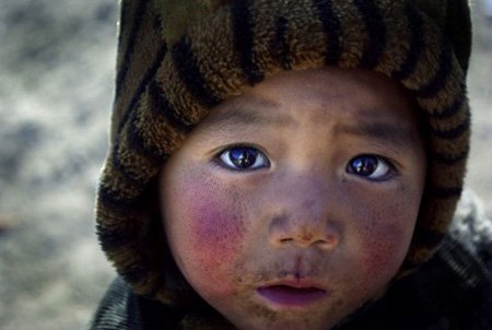 Chuyện không thể ngờ khi chàng trai mời 2 đứa trẻ cơ nhỡ ăn tối Chuyện không thể ngờ khi chàng trai mời 2 đứa trẻ cơ nhỡ ăn tối