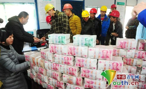 Những phần thưởng tết nhân viên nào cũng mong được nhận một lần trong đời Những phần thưởng tết nhân viên nào cũng mong được nhận một lần trong đời