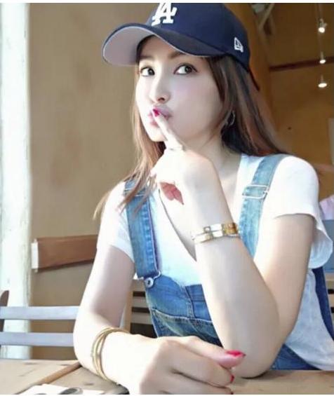 Kh&ocirc;ng ai c&oacute; thể tin được người mẫu Nhật n&agrave;y đ&atilde; 45 tuổi