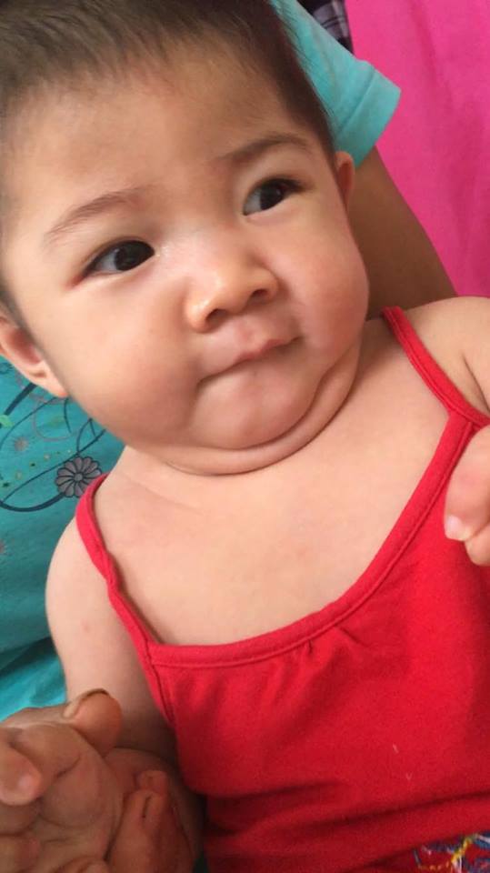 Sau hơn 3 tháng được mẹ nuôi chăm sóc, bé gái 14 tháng tuổi nặng 3,5kg giờ ra sao? Sau hơn 3 tháng được mẹ nuôi chăm sóc, bé gái 14 tháng tuổi nặng 3,5kg giờ ra sao?