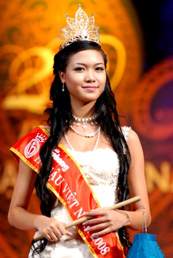 4 cô Hoa hậu ồn ào và tai tiếng nhất của showbiz Việt 5