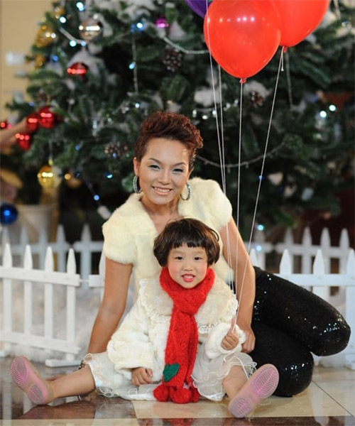 Những bà mẹ đơn thân quyến rũ và nghị lực của showbiz Việt 8