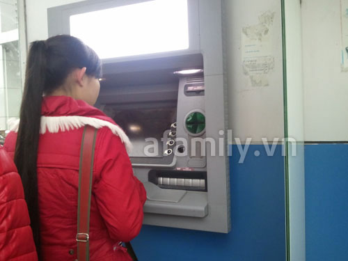 Phí chồng lên phí, khách hàng sử dụng ATM vẫn 