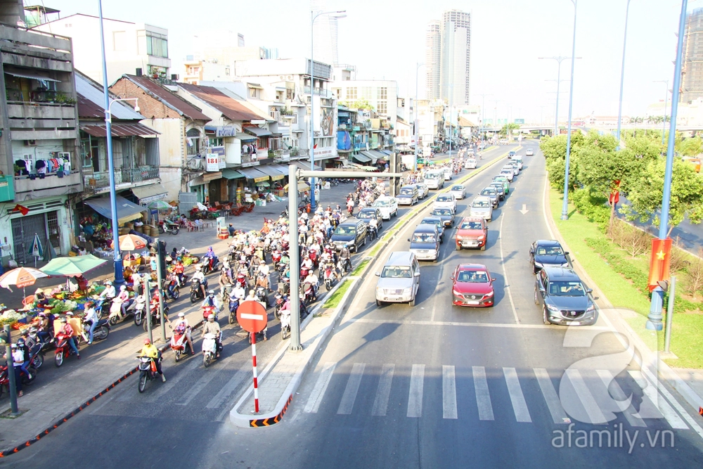 Sự khác biệt giữa giao thông ở Hà Nội và Sài Gòn qua những bức ảnh 12