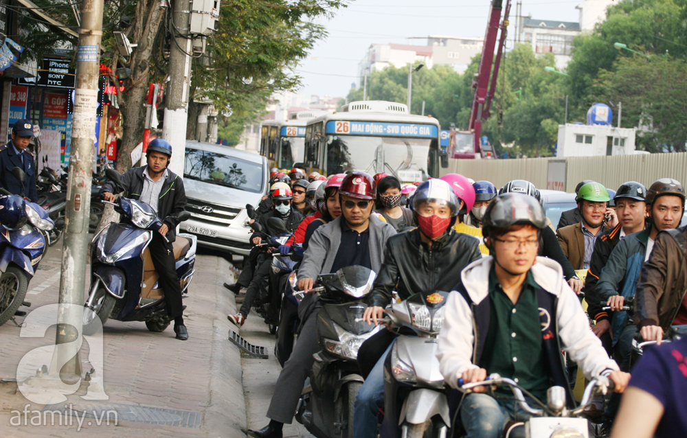 Sự khác biệt giữa giao thông ở Hà Nội và Sài Gòn qua những bức ảnh 13