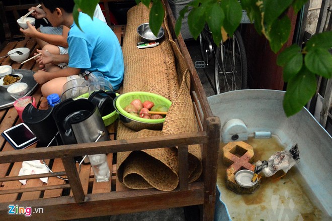 Nghịch cảnh cuộc sống khu ổ chuột gần cao ốc ở Sài Gòn 9