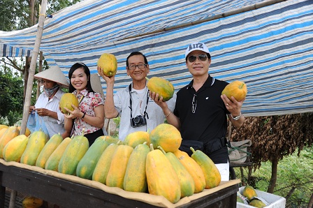 Sợ trúng độc, đại gia trồng rau, nuôi lợn ăn riêng 1