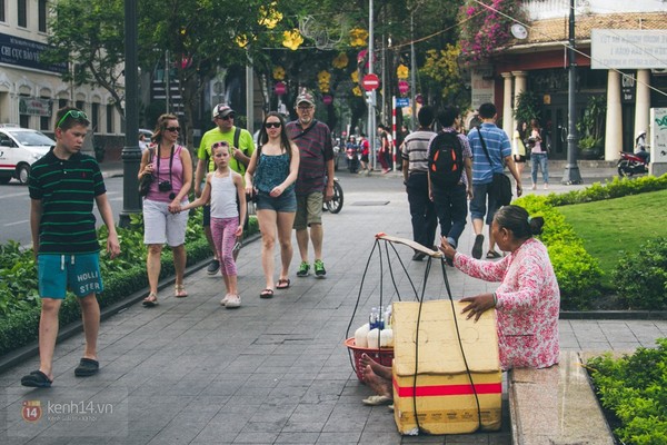 Chùm ảnh: Thương lắm những gánh quà rong trên phố Sài Gòn 10