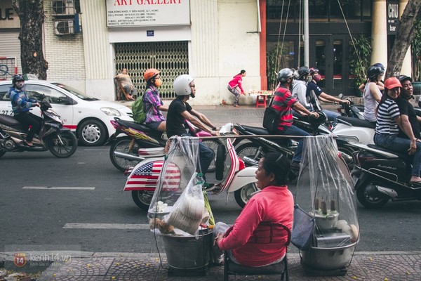 Chùm ảnh: Thương lắm những gánh quà rong trên phố Sài Gòn 19
