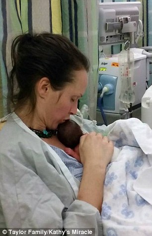 Người mẹ qua đời vì từ chối điều trị ung thư để cứu con trong bụng 3