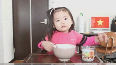 Bé gái Nhật 3 tuổi mê ăn uống khiến các mẹ có con biếng ăn nhìn phát thèm  2