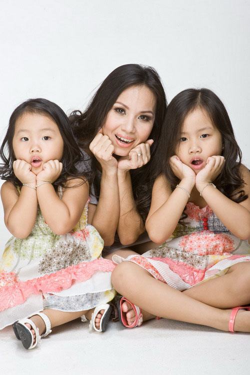 5 bà mẹ tài năng và đảm đang của showbiz Việt 4