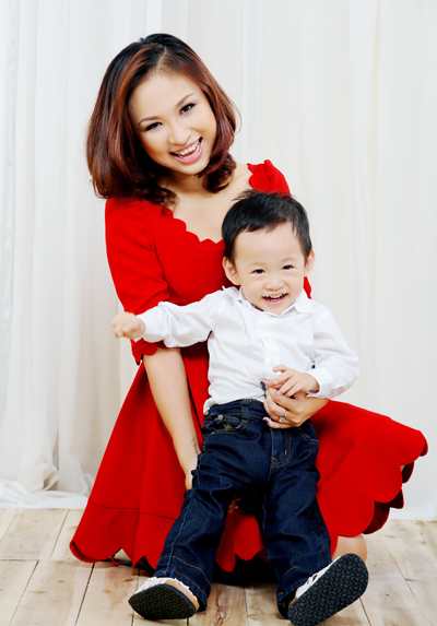 Những bà mẹ đơn thân mạnh mẽ của showbiz Việt 4