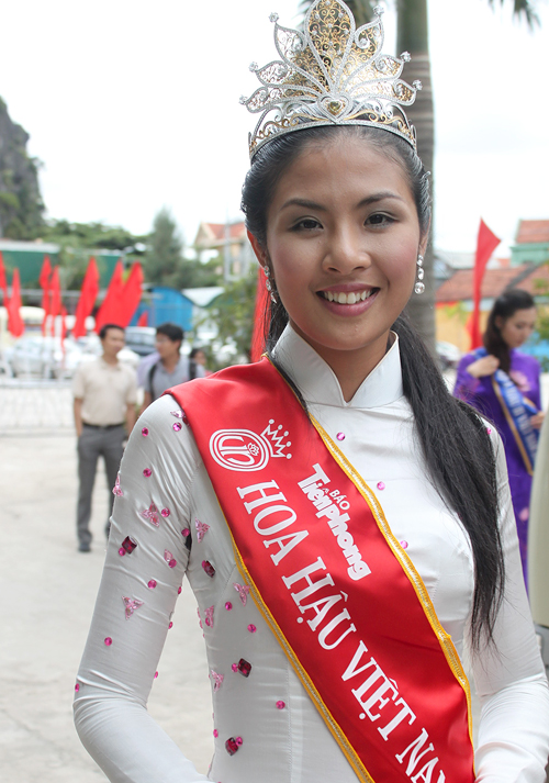 Những Hoa hậu Việt Nam gây tranh cãi khi vừa đăng quang 5