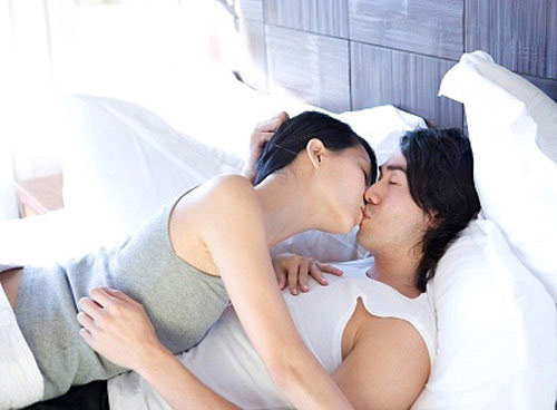 Vừa &ldquo;y&ecirc;u&rdquo;, vợ vừa chỉ c&aacute;i sai cho chồng 1