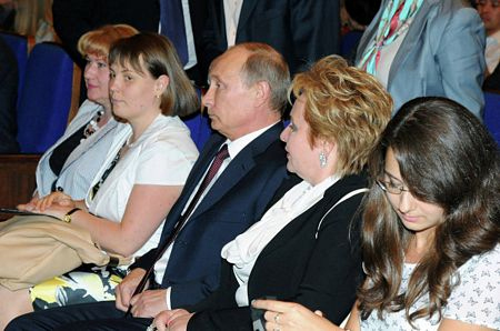 Chuyện tình và cuộc hôn nhân 30 năm của Tổng thống Nga Putin 11