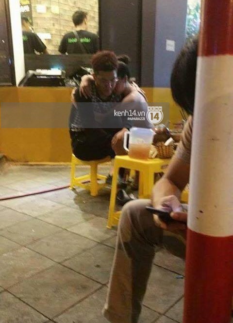 Chí Nhân bị bắt gặp ôm ấp MC Minh Hà giữa quán ăn dù đã có vợ con 1