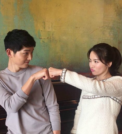 Song Hye Kyo bất ngờ khoe loạt ảnh cực dễ thương bên Song Joong Ki 4