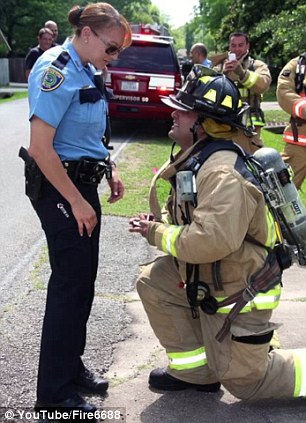 Sở cứu hỏa dựng đám cháy giả để nhân viên cầu hôn bạn gái 3
