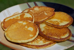 Ăn sáng ngon với pancake táo kiểu Nga  9