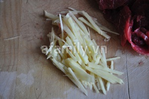 Canh rau cải thịt bò thơm lừng nóng hổi 5