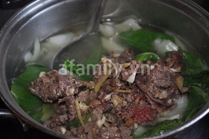 Canh rau cải thịt bò thơm lừng nóng hổi 10