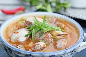 N&oacute;ng hổi b&aacute;t canh ngh&ecirc;u kim chi cho bữa cơm ng&agrave;y lạnh 9