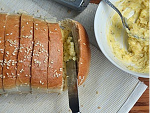 Bánh mì bơ tỏi thơm lừng hấp dẫn khó chối từ 10