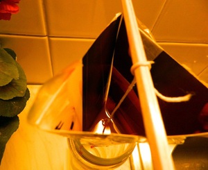 Tự l&agrave;m nến h&igrave;nh miếng dưa hấu si&ecirc;u độc đ&aacute;o 5