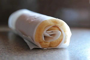 L&agrave;m b&aacute;nh gato cuộn ngon như ở tiệm 5
