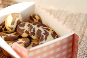 L&agrave;m b&aacute;nh quy hai m&agrave;u thật đơn giản!  9