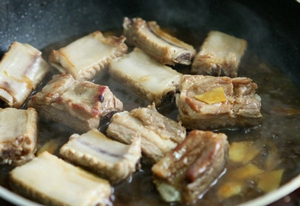 Sườn ram giản dị cho cả nh&agrave; ngon cơm 6