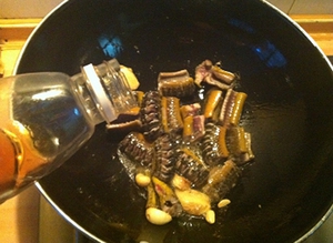 Lươn x&agrave;o si&ecirc;u tốc cho bữa cơm chiều th&ecirc;m ngon 6