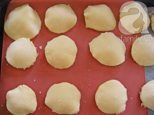 "Kho&aacute;c &aacute;o" mới cho m&oacute;n b&aacute;nh su kem quen thuộc 8