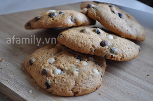Gi&ograve;n thơm m&oacute;n b&aacute;nh quy nho kh&ocirc; chocolate 10